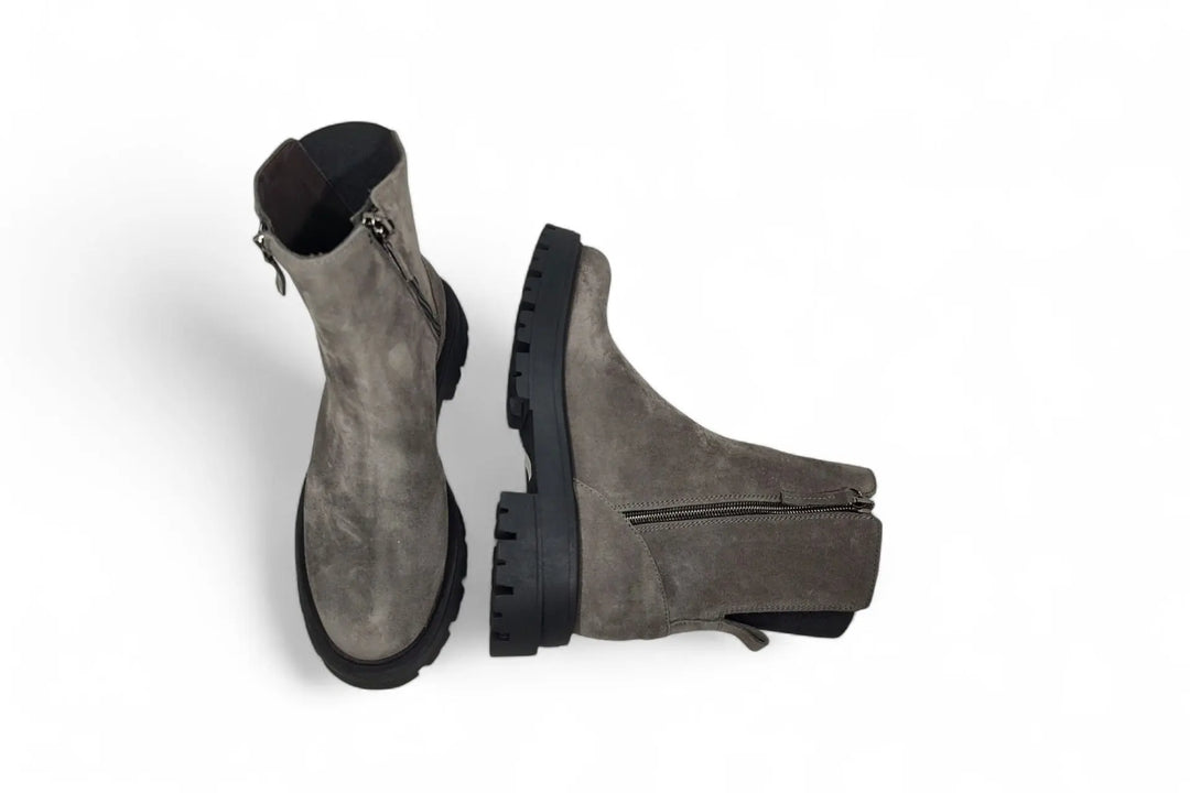 Stivaletto in camoscio grigio con doppia cerniera - Emanuela Passeri