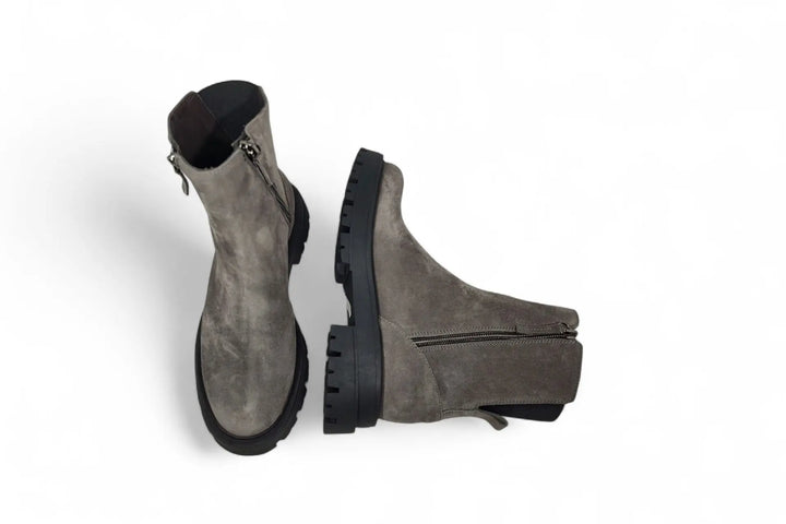 Stivaletto in camoscio grigio con doppia cerniera - Emanuela Passeri